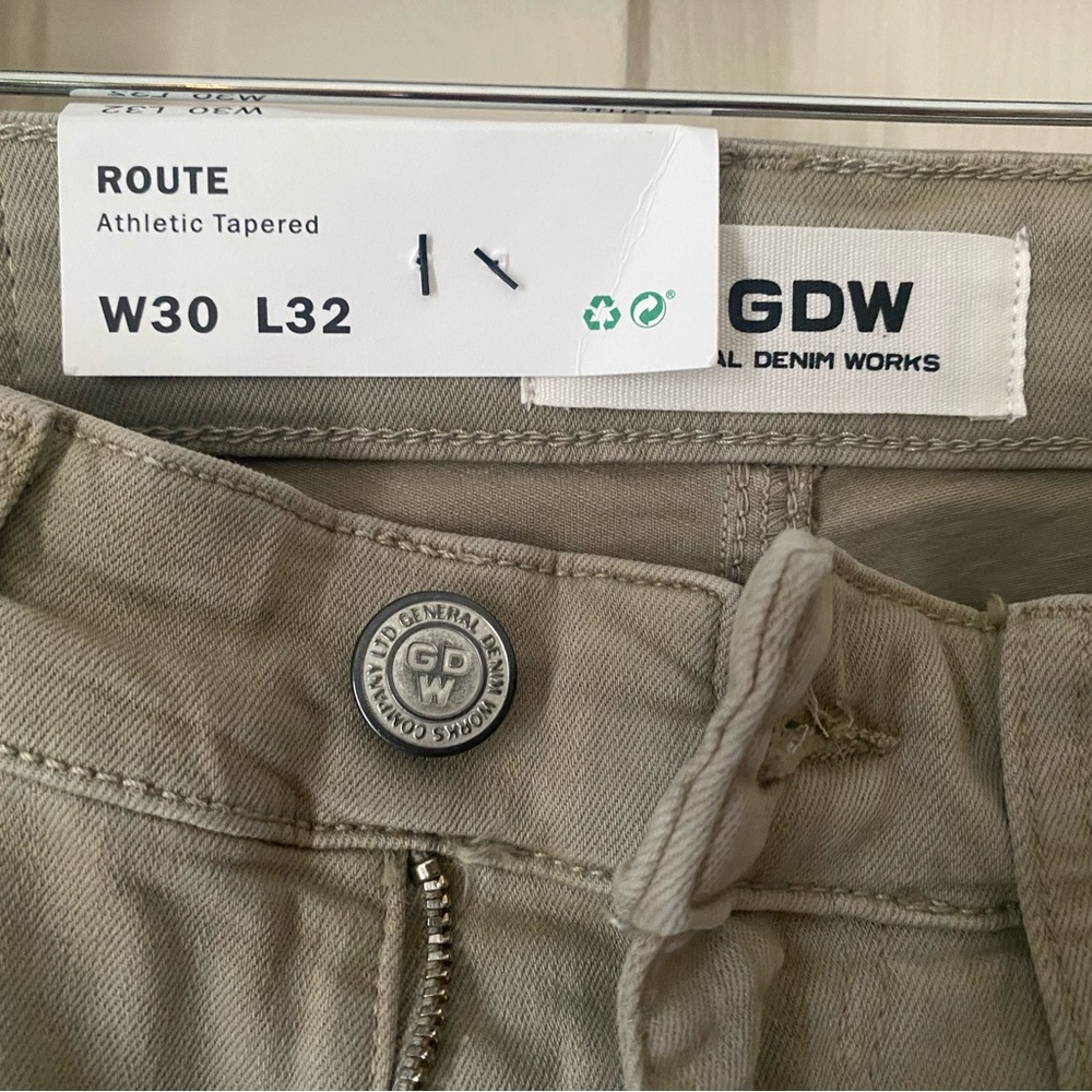 GDW Men’s Beige Athletic Tapered Jeans